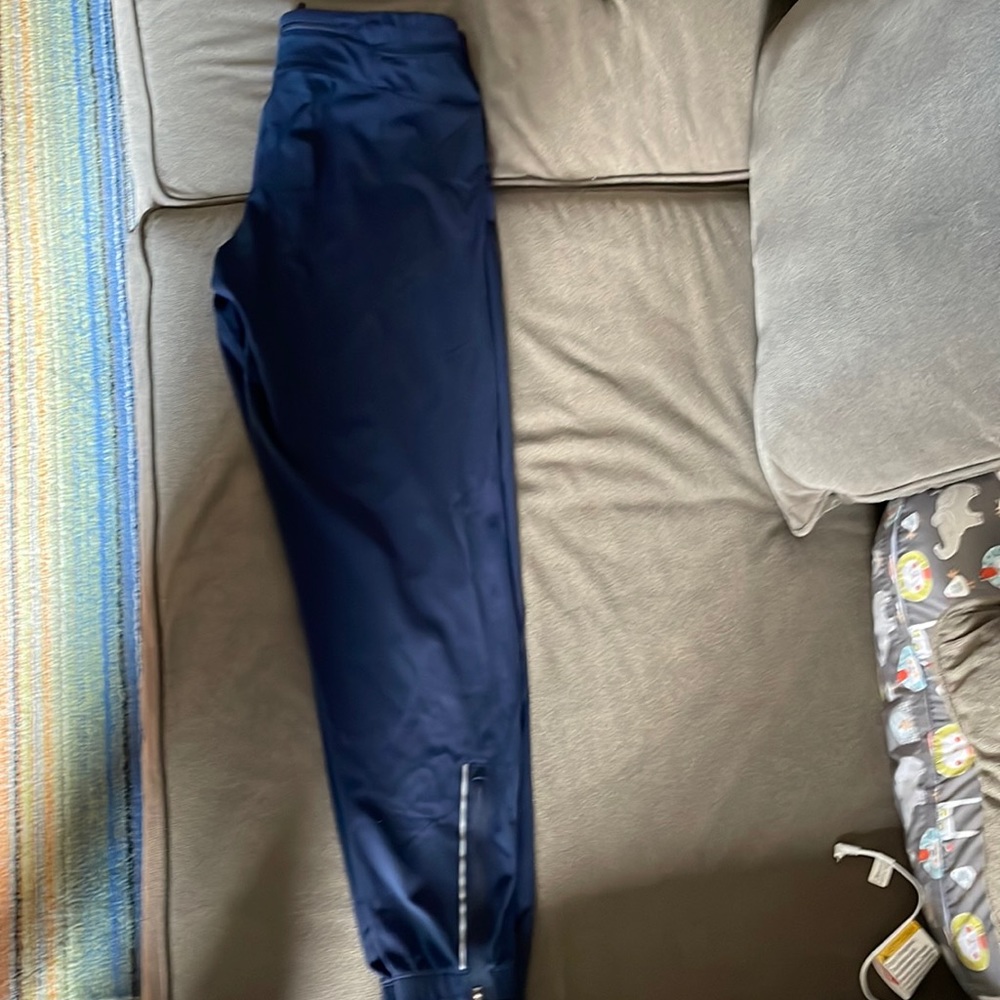 Lululemon lightweight Zipper cuffed jogger